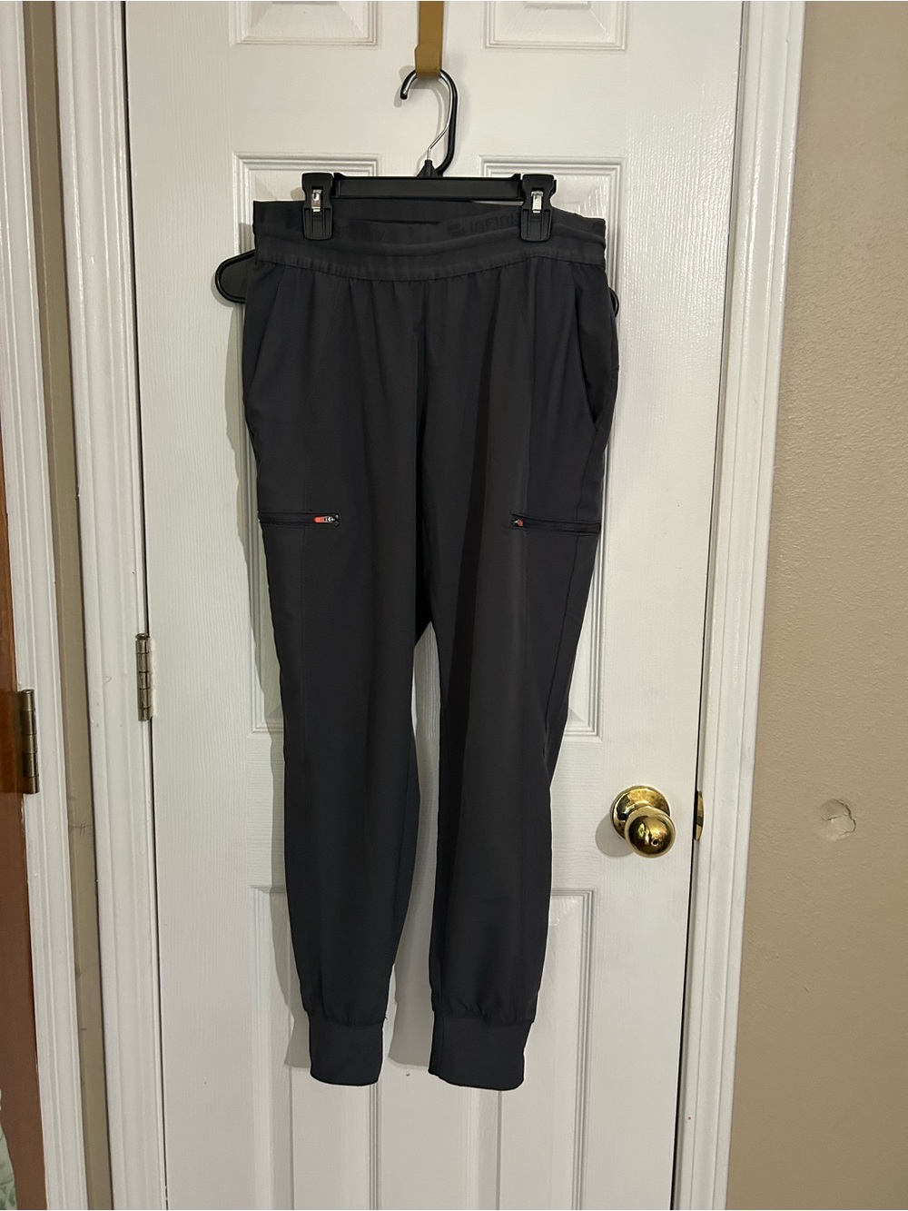 Women's dark grey Solid Jogger scrub pant
